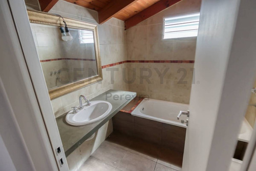Imagen 12 de 17 de 481 Entre 25 Y 26. Casa Con 4 Dormitorios En Venta, City Bell.-
