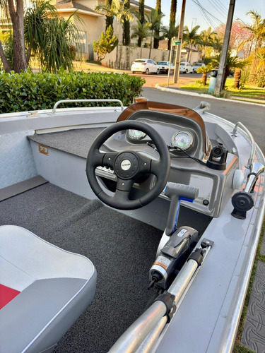 Lancha De Pesca Orion 175 Com Motor Evinrude Etec 115