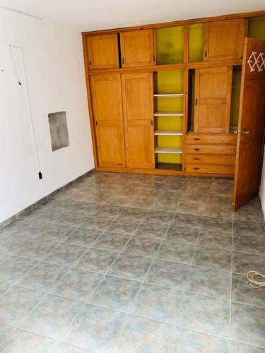 Imagen 16 de 28 de Muy Buena Casa, Construcción De Época, Con Potencial Para Reciclaje.