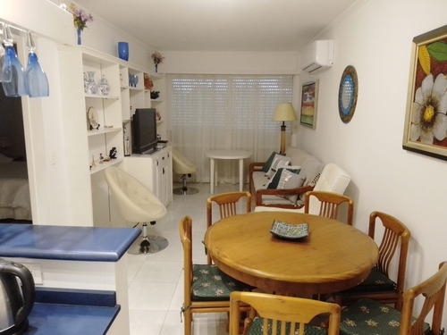Imagen 28 de 29 de Apartamento En Parada 10 Playa Mansa Frente Al Mar, Super Equipado, Y Las Mejores Comodidades.