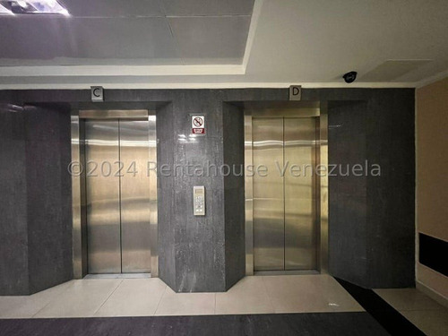 En Alquiler Moderna Oficina En Torre Empresaria, Con 2 A/a De 5 Toneladas C/u, Recepcion Y Sub Dividida En 4 Cubiculos En Vidrios, 2 Salas De Baño Y Mas, Hagamos Negocios, Contactame Dennymar B4b8o69