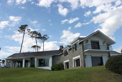 Imagen 2 de 17 de Casa En Venta De 4 Dormitorios En Playa Mansa (ref: Lij-978)