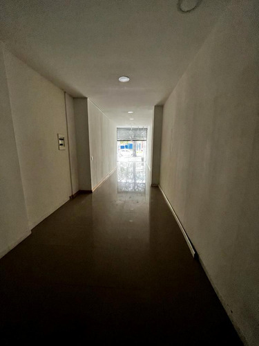 Imagen 3 de 4 de Local Comercial Pocitos Avenida