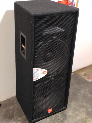 Parlante Jbl Jrx125 Color Negro Buen Estado