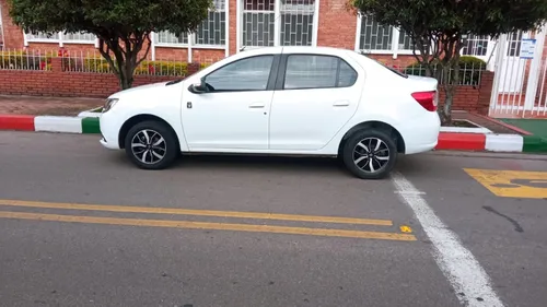 Renault Logan 1.6 Privilege / Intens