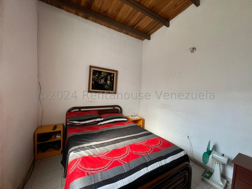 Raiza Suárez Vende Hermosa Casa Ubicada En La Parroquia El Cuji 2 4 1 9 8 7 5 Posee 4 Haitaciones, 2 Baños, 2 Puestos De Estacionamiento, Tanque Subterráneo De 2 Mil Litros, Seguridad Las 24 Hor