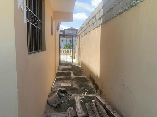 Casa Con Local Comercial En Venta En Las Antillas