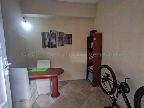 Casa En Venta En El Limon Maracay Aragua 24-15568 Irrr