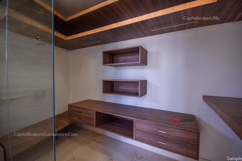 Imagen 25 de 30 de Casa De Lujo Nueva Con Amplio Jardin En Reserva Real