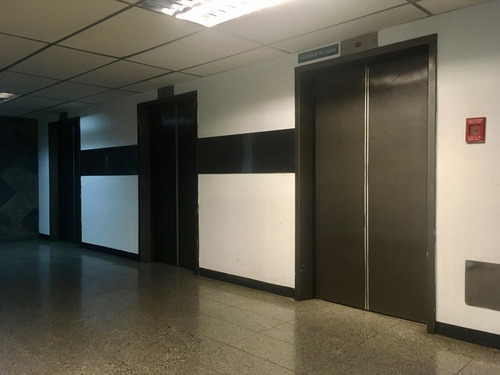 Imagen 5 de 13 de Cb Amplia Y Versatil Oficina En Venta - Los Ruices