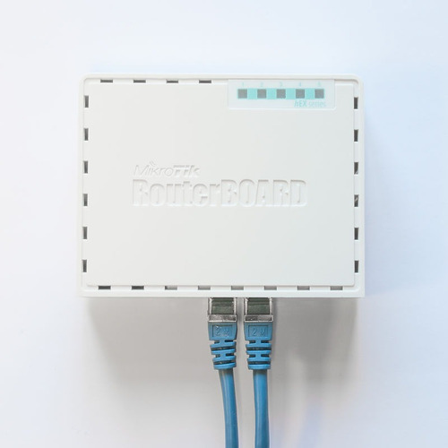 Router MikroTik RouterBOARD hEX RB750Gr3 blanco y turquesa 100V/240V