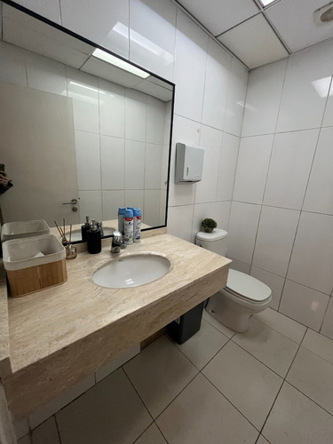 Planta Libre; Metro El Golf, Piso 8, Apoquindo 3200