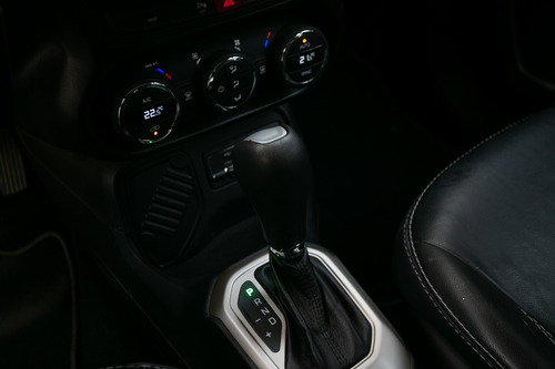 Imagem 13 de 14 de Jeep Renegade Longitude 1.8 4x2 (aut) (flex)