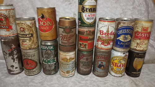 Latas De Bebidas De Chapa Vacías 