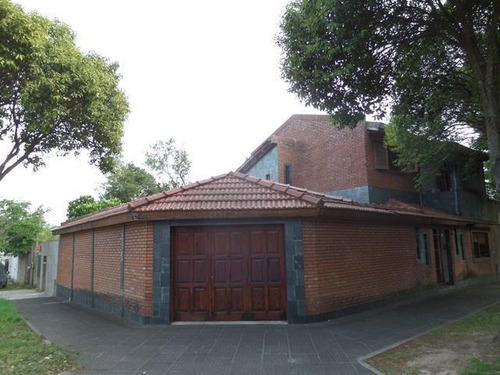 Casa 5 Ambientes. | La Paz 3806
