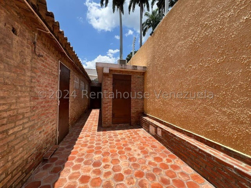 Casa De Campo En Venta En Sector Ojo De Agua El Castaño Remodelada Con Planta Electrica Piscina Y Sistema De Seguridad Kg:25-2941