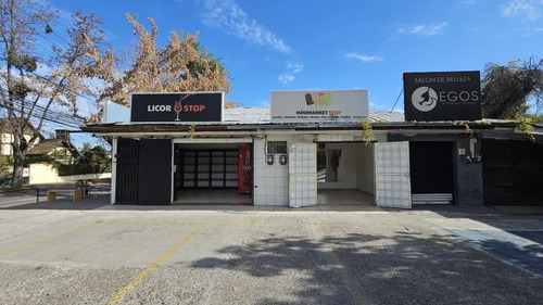 Amplio Activo Comercial En Esquina - Stripcenter La Reina