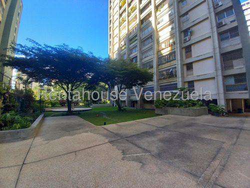 Venta De Amplio Apartamento En El Cigarral / Gc
