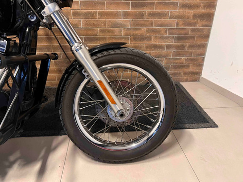 Harley Davidson Dyna Super Glide Custom 2011