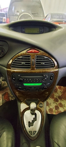 Imagem 3 de 14 de Citroën C5 2003 2.0 Exclusive Aut. 4p