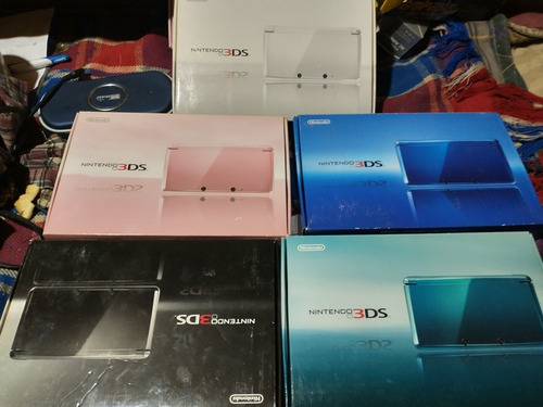 Imagen 3 de 3 de Nintendo 3ds En Caja + Cargador + Lapiz +memoria De 64 Gigas