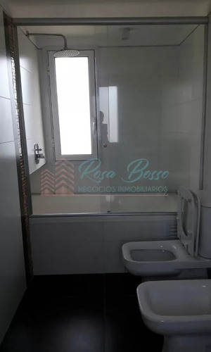 Muy Linda Casa, Excelentemente Equipada. Cuenta Con 3 Dormitorios, 2 De Ellos En Suite, Barbacoa Y Parque Con Cerramiento Perimetral.