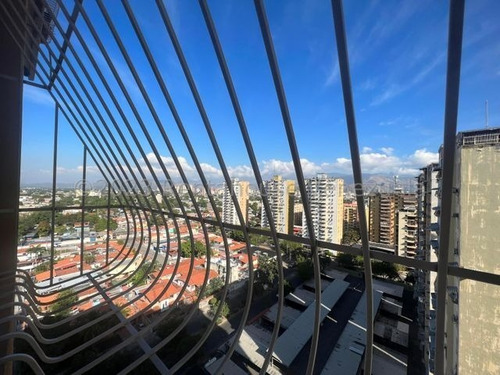 Imagen 14 de 26 de Apartamento En Venta Urb El Centro, Maracay 23-19254 Hc