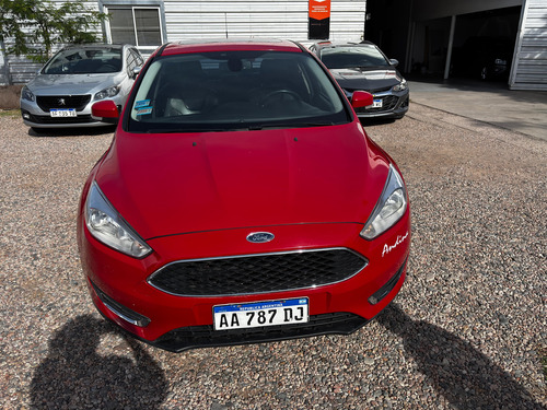 Ford Focus 4p Se Plus 2,0 At 2017