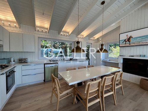 Casa En Cachagua Recién Remodelada Con Vista Al Mar