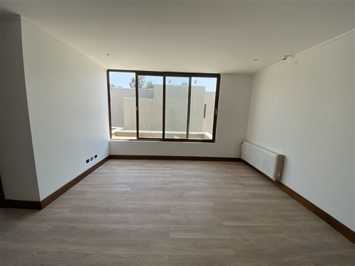 Casa En Venta De 4 Dorm. En Las Condes