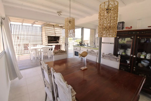 Divina Casa Minimalista, A 300m Playa El Barco, Amplia Terraza Parrillero