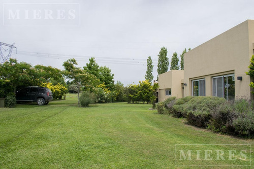 Imagen 9 de 30 de Lindisima Casa En Venta Con Vista Al Lago En Chacras De La Cruz