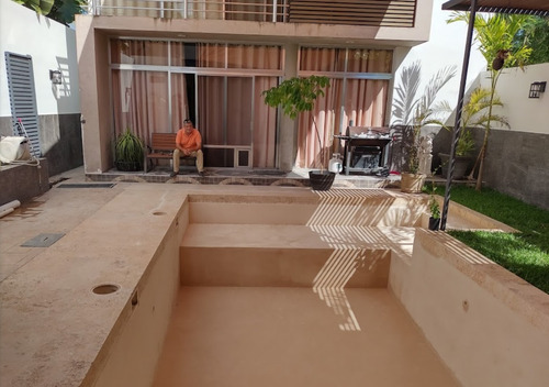 Casa En Venta De Recuperacion Bancaria En Montebello, Mérida. Sh05