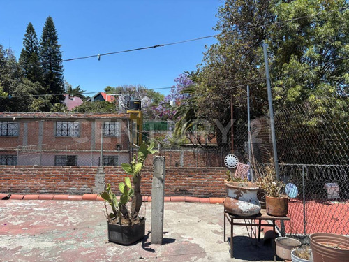 En Calle Cerrada, Entre Av San Jeronimo Y Luis Cabrera (supervia)
