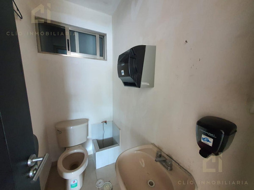 Oficinas En Renta En Veracruz, Fracc. Virginia, 3 Niveles, Elevador, 12 Estacionamientos