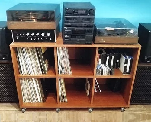 Mueble Mesa Para Tocadiscos O Bandeja De Vinilos Leon - $ 190.000