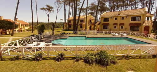 Imagen 4 de 15 de Local - Bikini