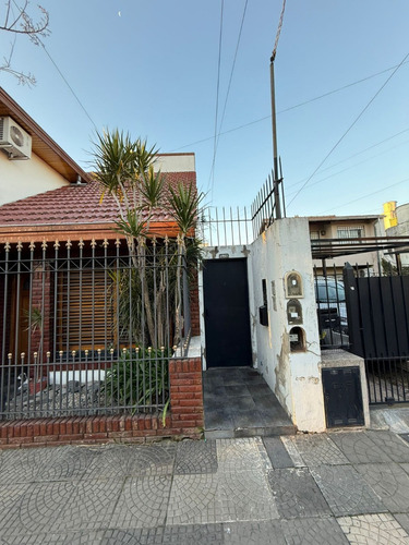 En Alquiler Duplex 2 Amb Tipo Casa En Mb Ubic. Y Estado En Lanus (459)