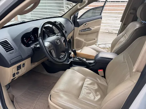 Toyota Fortuner Plateada 2013
