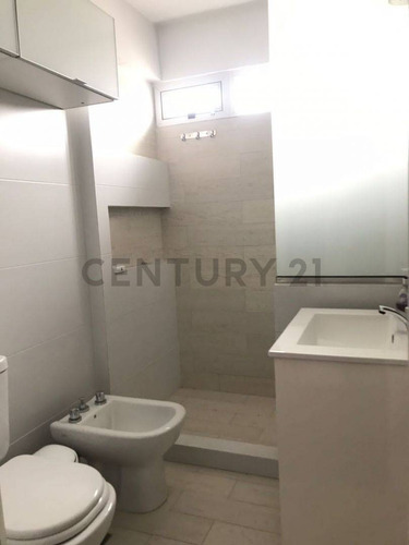 Venta De Departamento De 2 Dormitorios En Santa Fe.