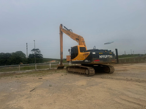 Escavadeira Hidráulica Hyundai 220 Com Braço Longo 11k Horas