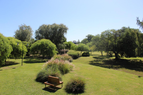 Chacras De La Villa - Excepcional Lote Fondo Norte