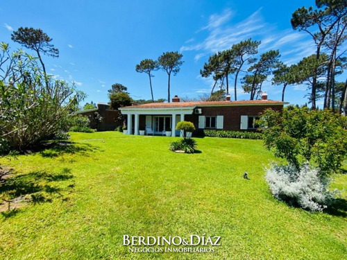 Herrmosa Residencia En Playa Mansa- Ref: 793