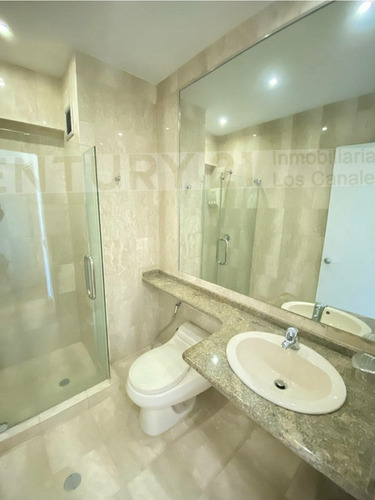 Apartamento En Venta En Lechería. C.r Isla Paraíso