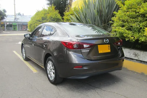 Mazda 3 2.0 Touring MT
