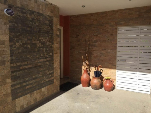 Casa En Venta La Tahona Mls #23-23036 Carmen Febles 23-10