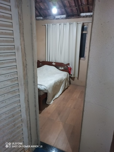 Vende-se Casa 2qts Sala Cozinha Banheiro.