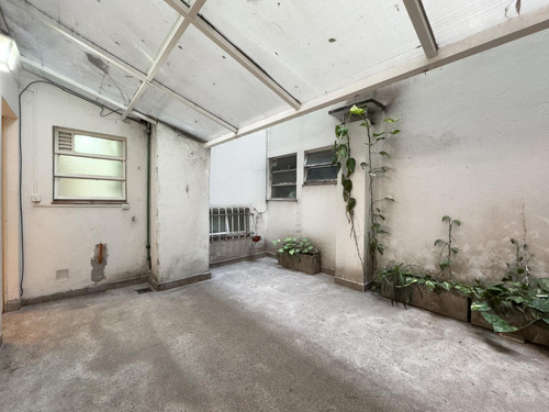 Venta - Departamento 2 Ambientes Con Patio - Recoleta