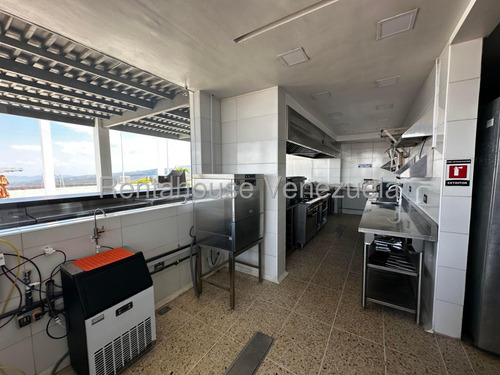 Dalisa Bigott Ofrece Exclusivo Restaurante Con Vista Panorámica | 7,186 M² | 6 Baños | Totalmente Equipado | #25-18617