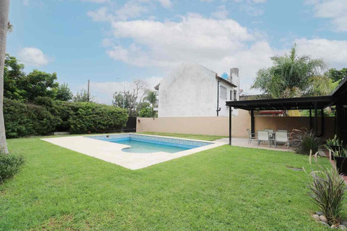 Casa 4 Ambientes - Pileta - Apto Crédito - Permuta